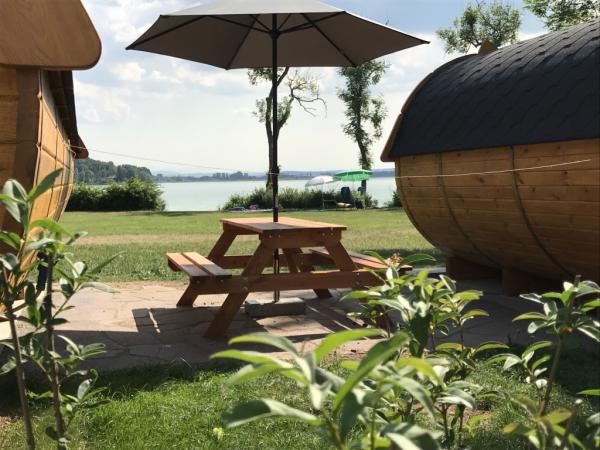 Seeblick Schlaffass XXL Familienfass Campingplatz Pilsensee