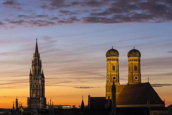 Muenchen Frauenkirche Rathau